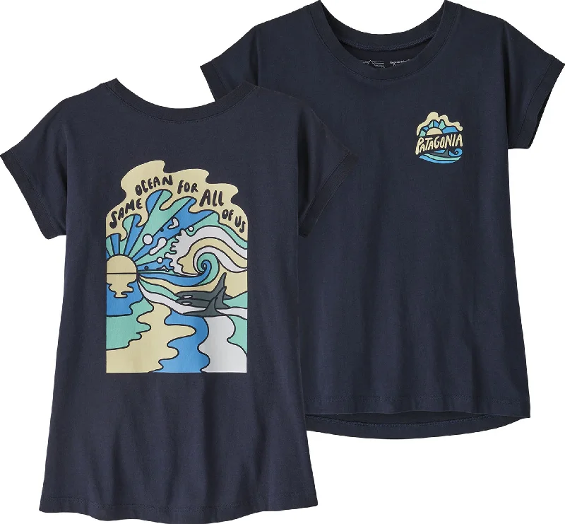 Regenerative Organic Certified Cotton Graphic T-Shirt - Girl's|-|T-shirt graphique en coton certifié biologique Regenerative - Fille-- Notch Collar Peter Pan Collar Cowl Neck