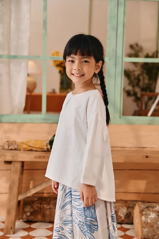 The Lembah Suria Blouse - White Jacquard Relaxed Fit Blouse