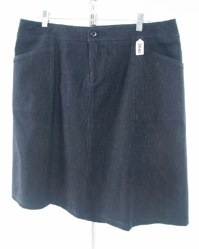 #2640 Sale Rack Item / Short Corneado Skirt / Misses 20 / Dark Denim Stretch button skirt front